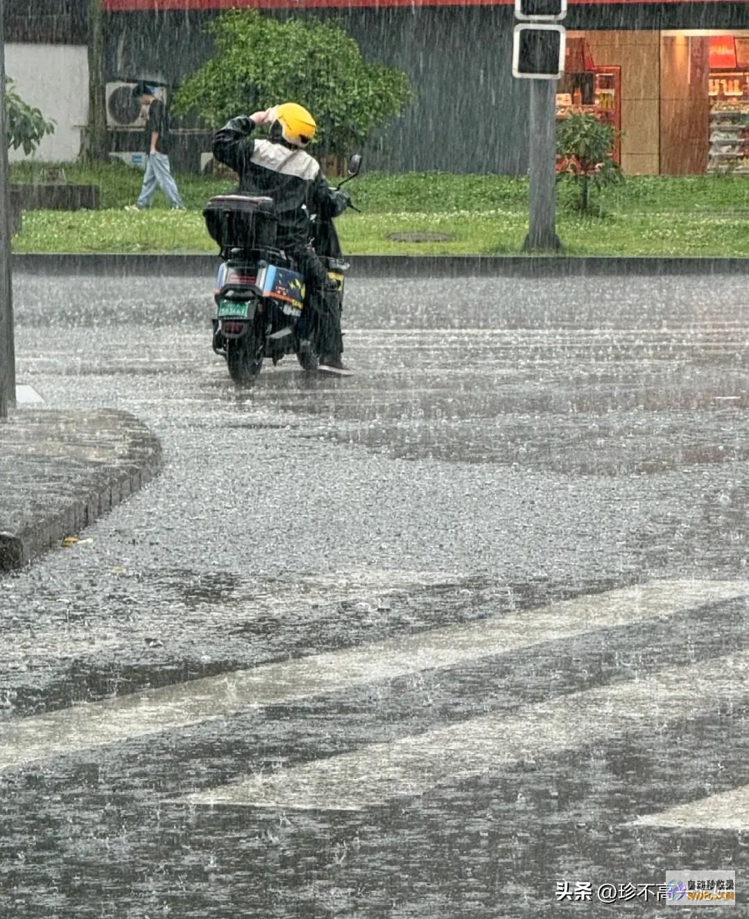 大家临时先别去当天这个雨好大多个景区紧急