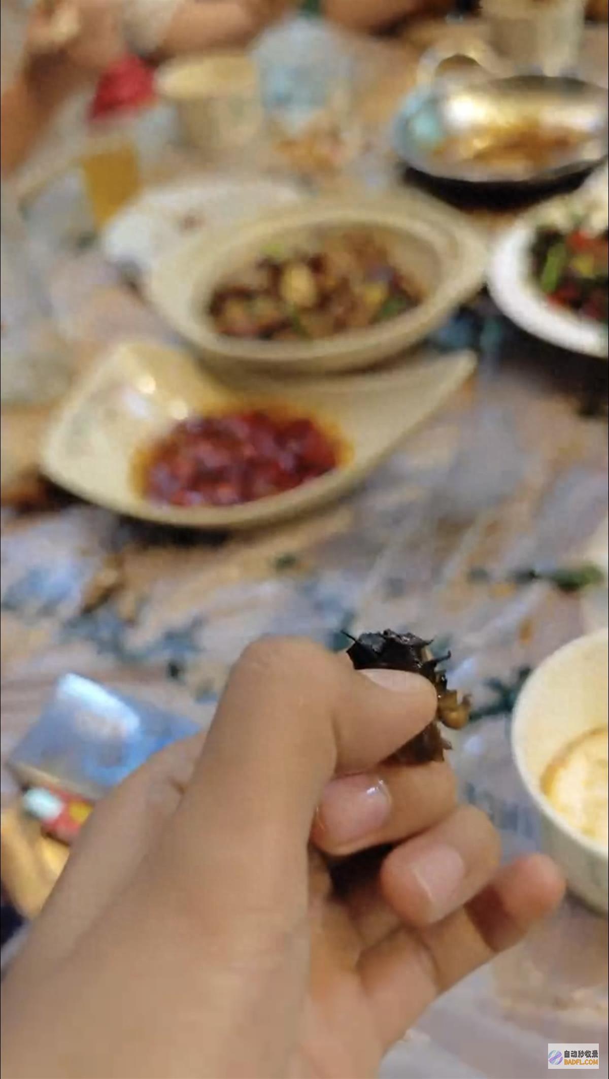现场未发现有活体未加工福寿螺 市民称在武汉大排档点到福寿螺 螺肉来自湖南永世产商 市监部门 (现场未发现有较大噪声)