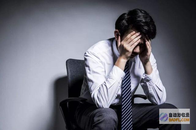 离谱!男性买公寓两年未交房 强行入住遭开发商报警 知情人发声 (购买男性)