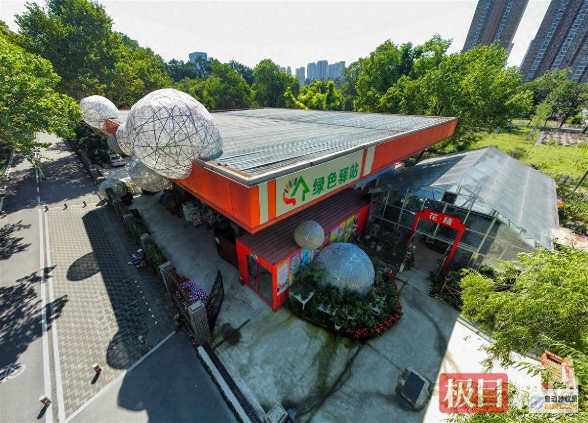 废除加油站市区中的绿野仙踪炎炎夏日快来青山绿