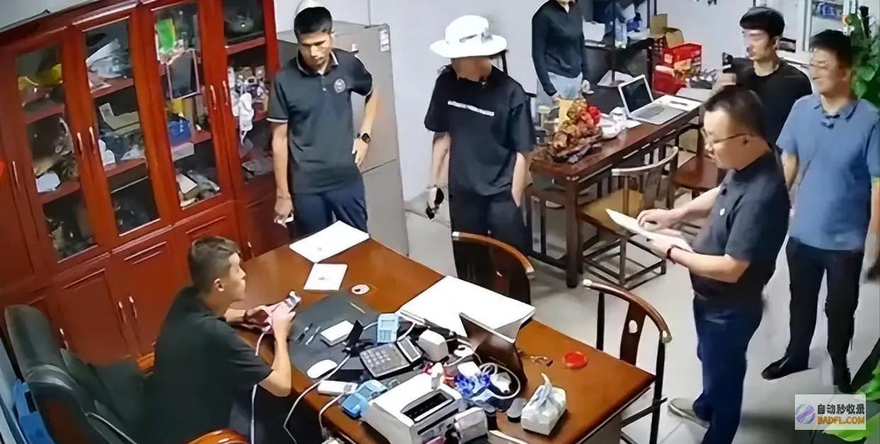 才明确他为何会丢弃富婆看完狂飙老婆的私照狂飙